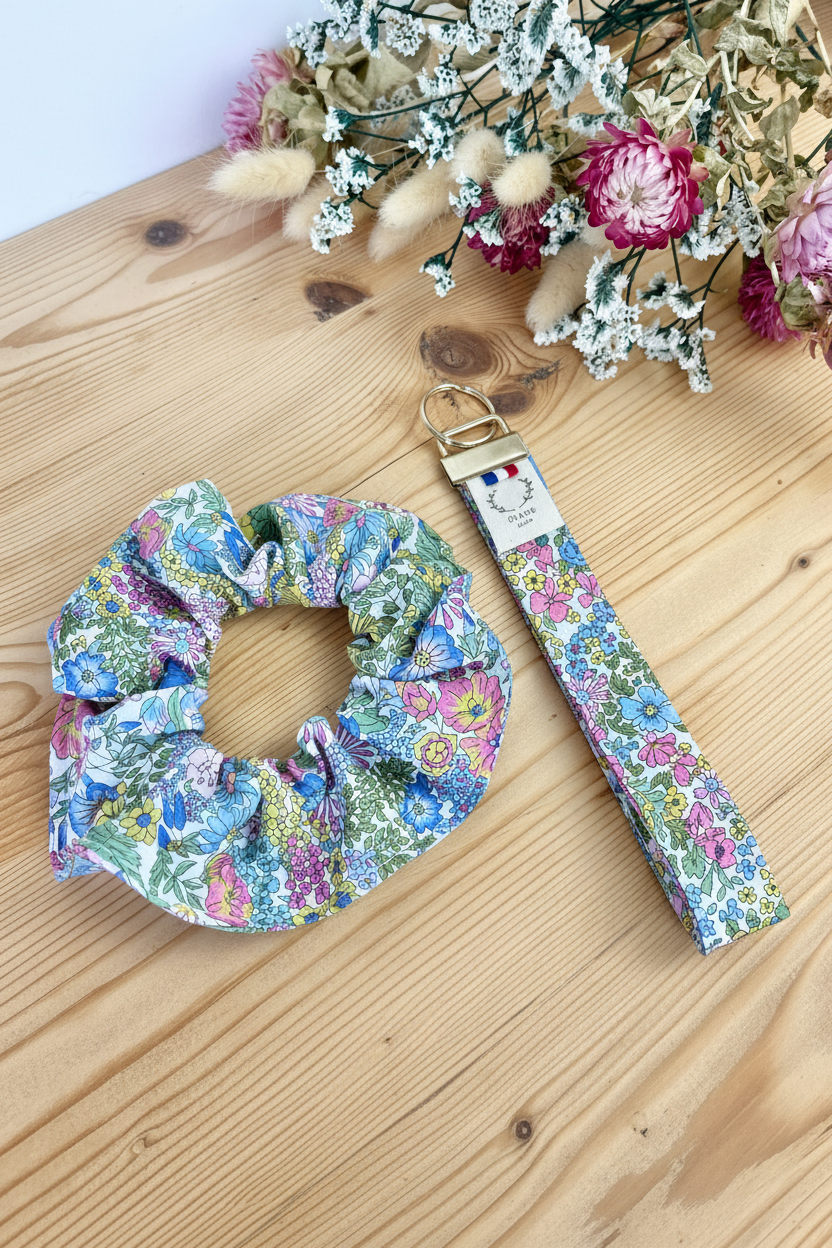 Set: keychain and scrunchie 