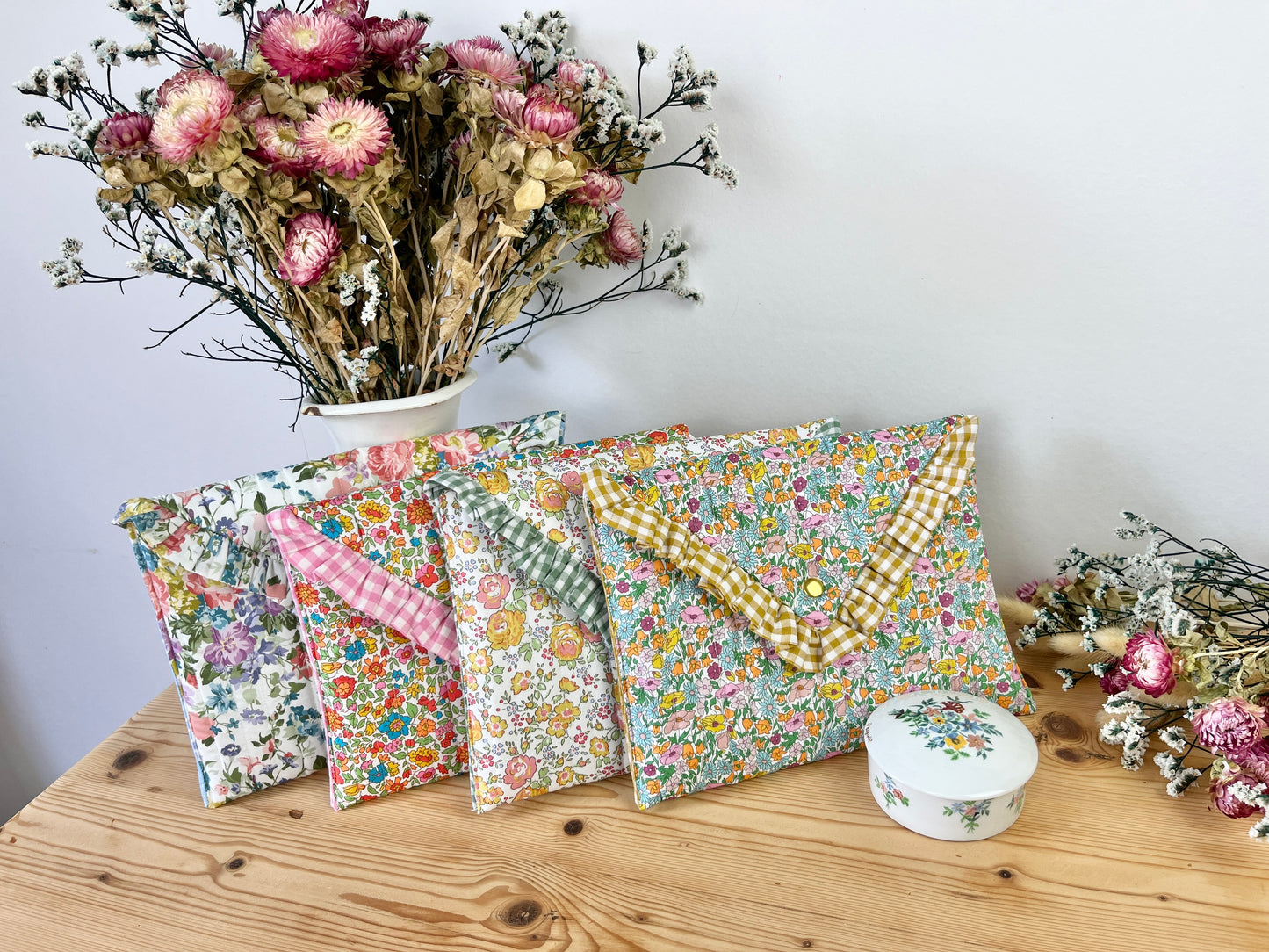 Charlotte, the 100% customizable envelope pouch