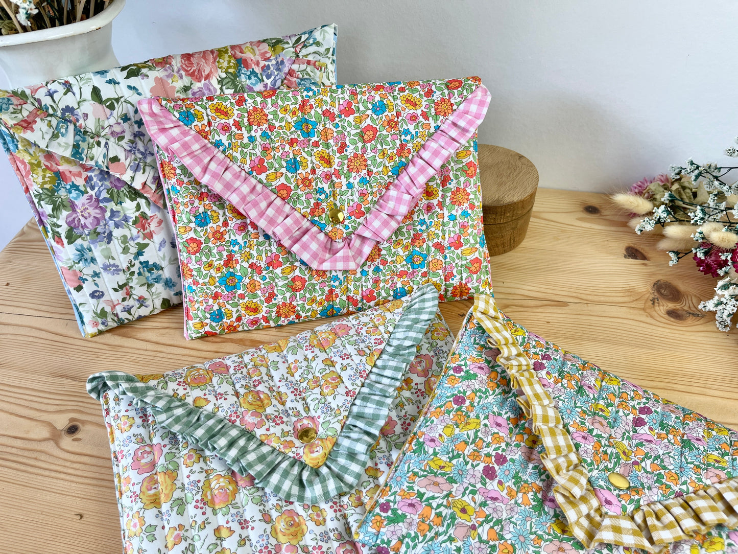 Charlotte, the 100% customizable envelope pouch