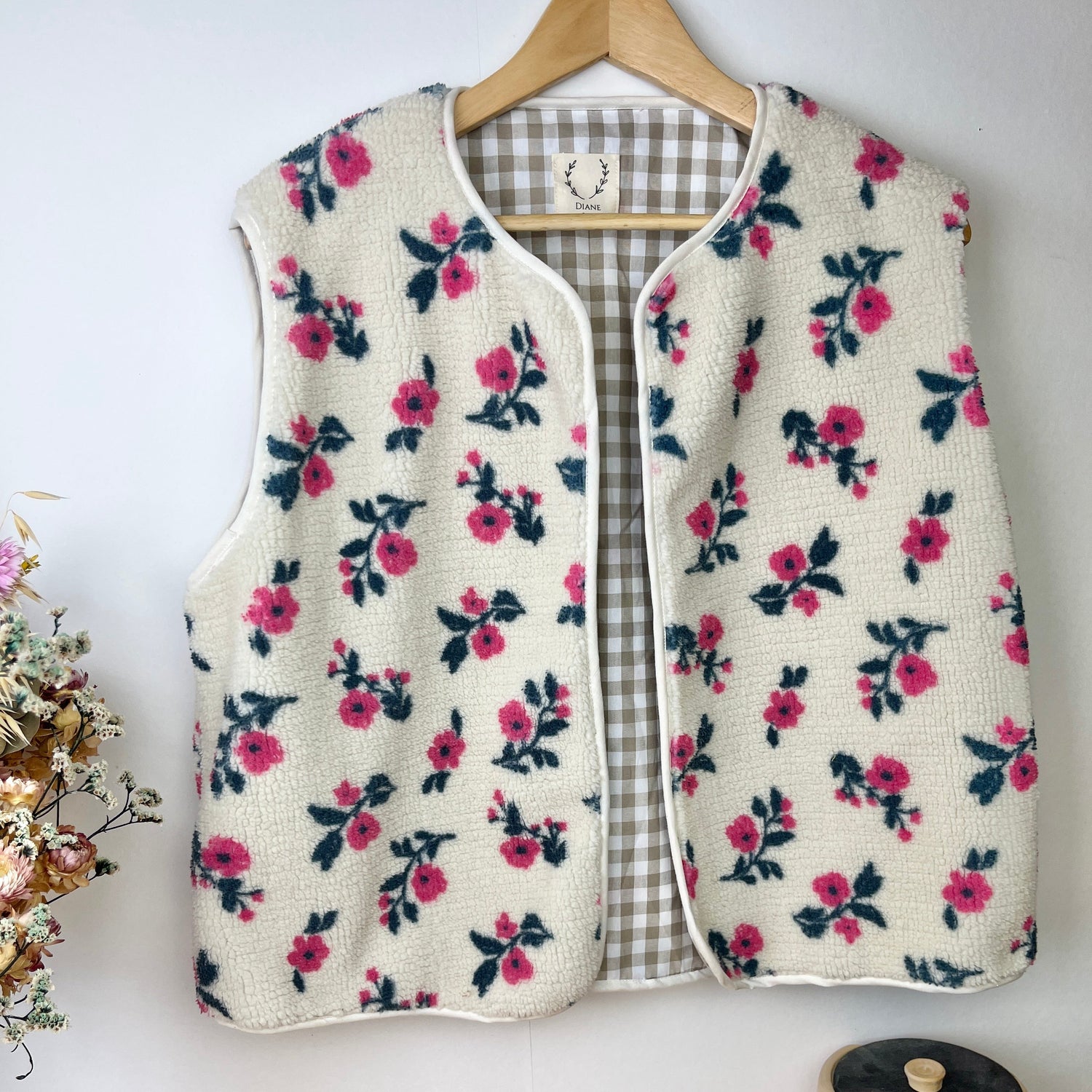 Unique sleeveless vests