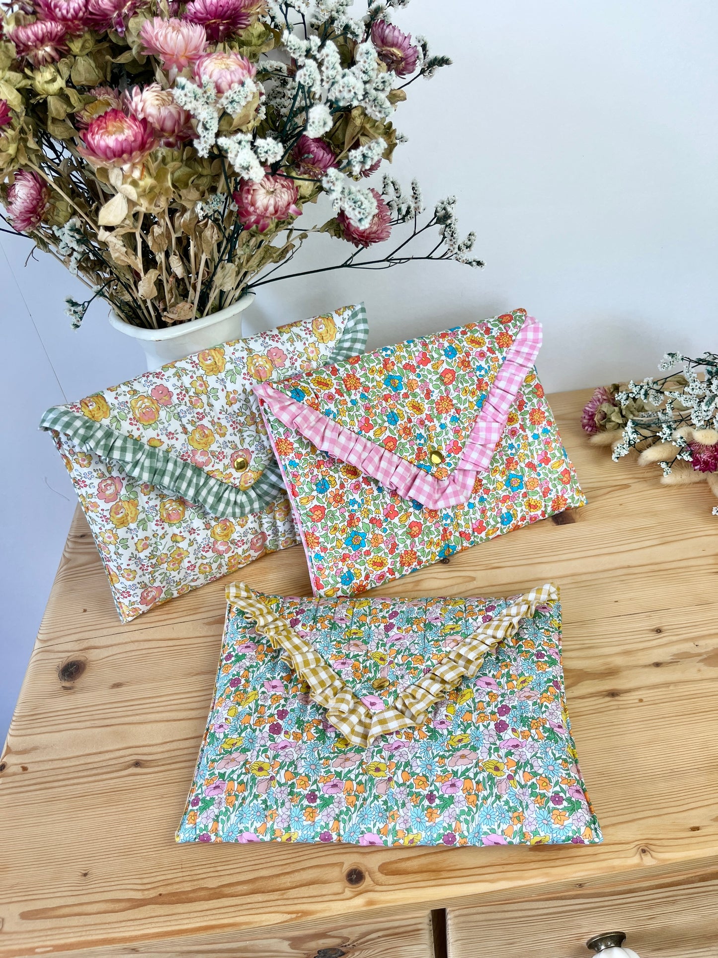Charlotte, the 100% customizable envelope pouch
