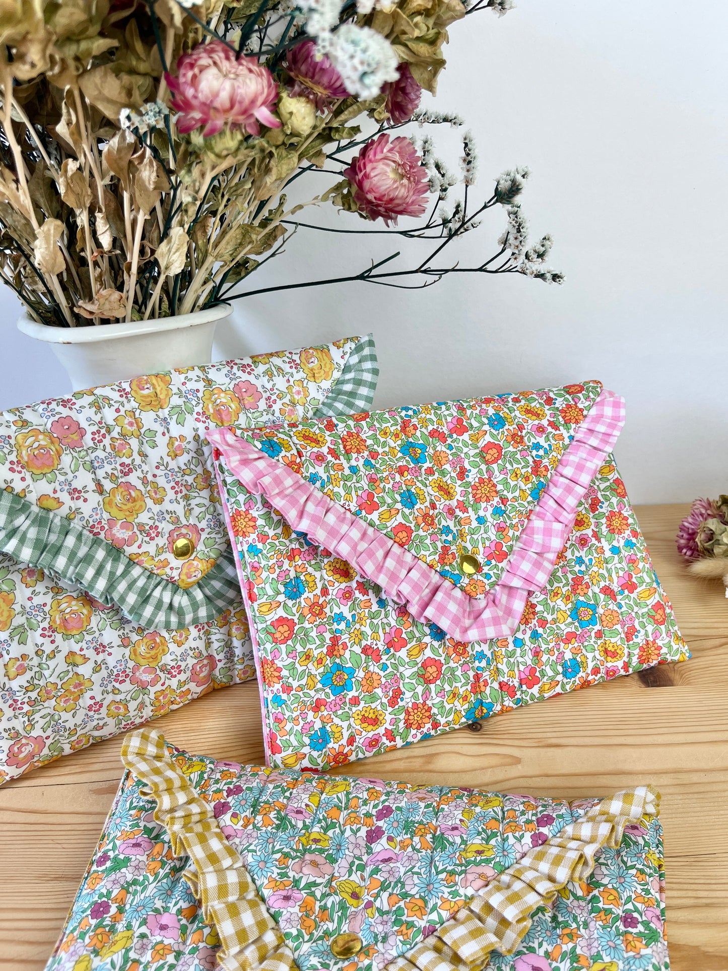 Charlotte, the 100% customizable envelope pouch