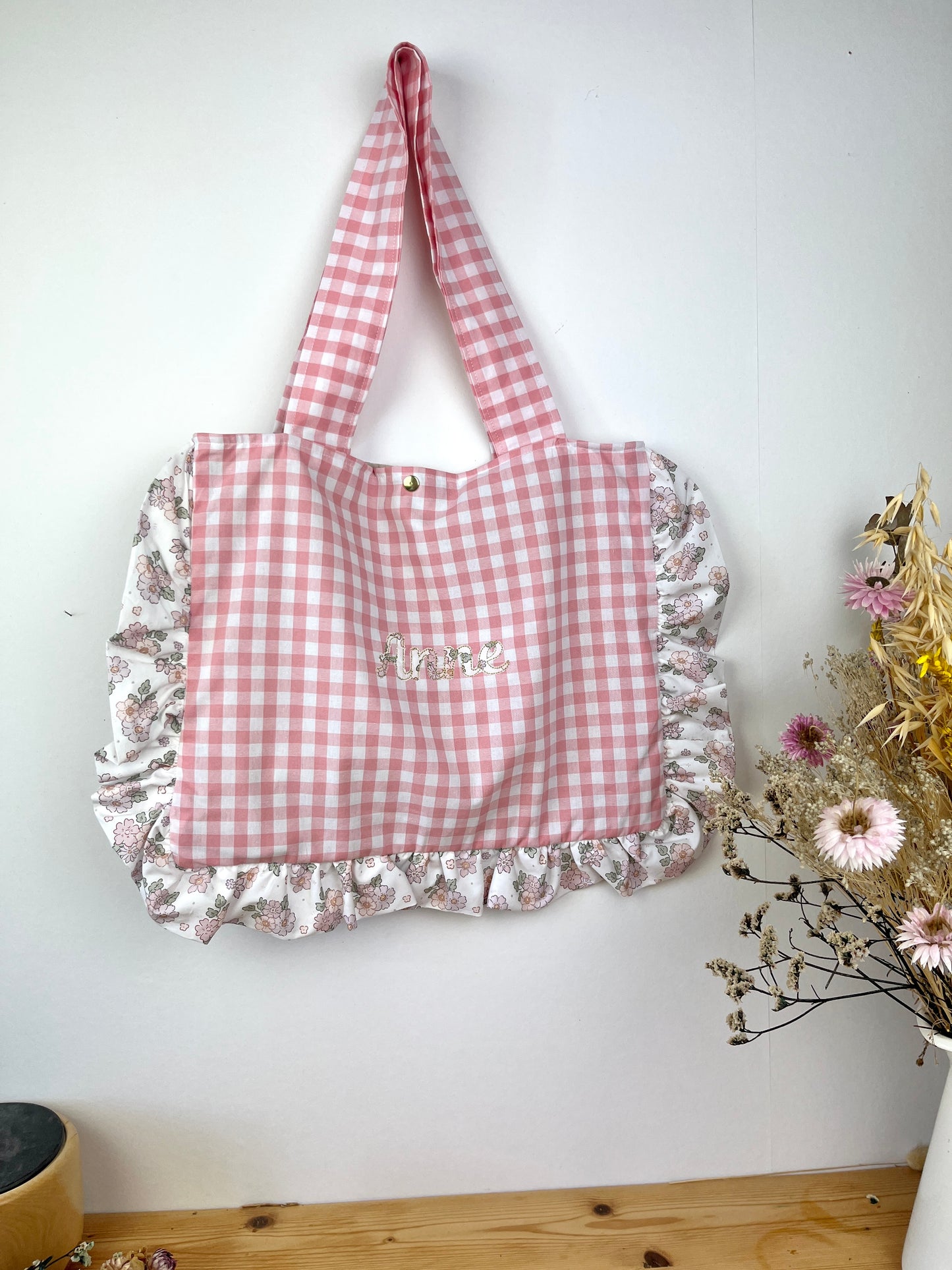 The small Margaret Annie tote bag in pink gingham
