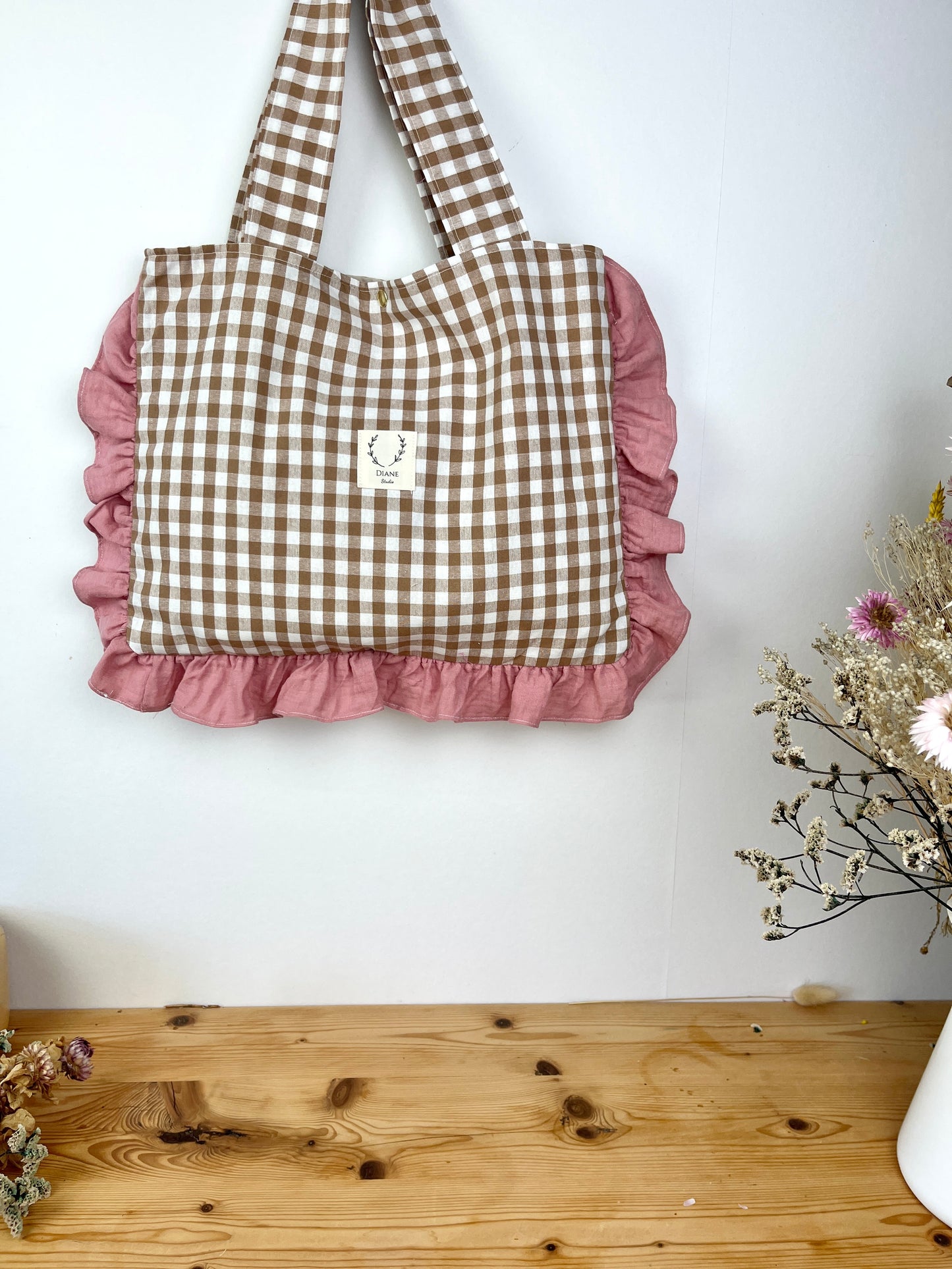 The small Margaret Annie tote bag in pink gingham