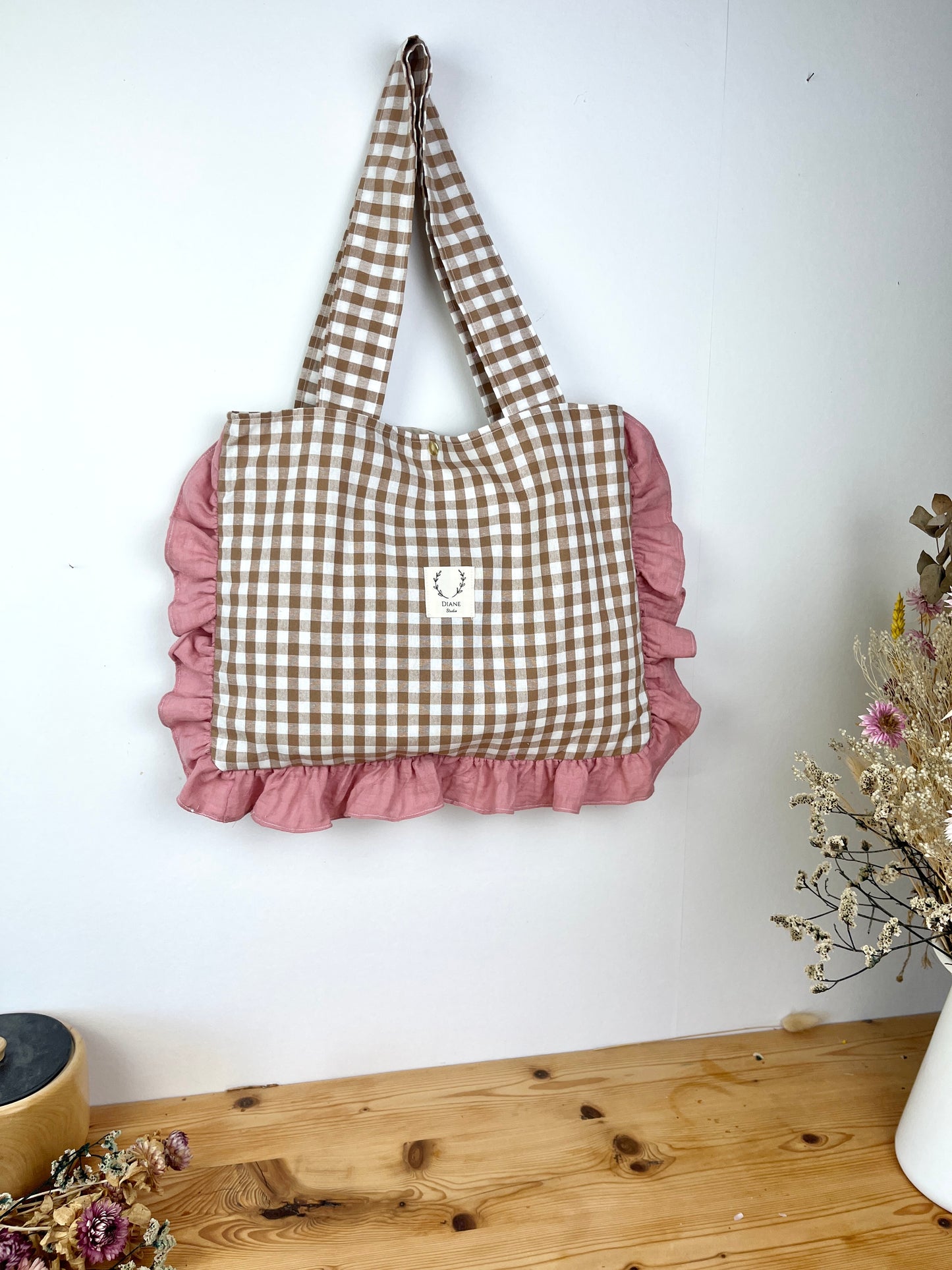 The small Margaret Annie tote bag in pink gingham