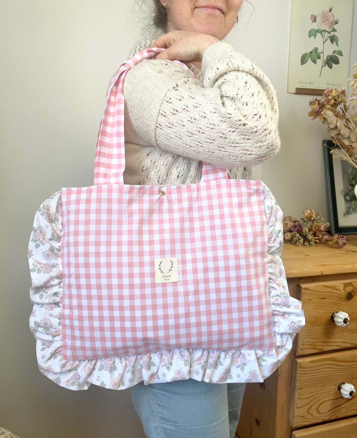 The small Margaret Annie tote bag in pink gingham