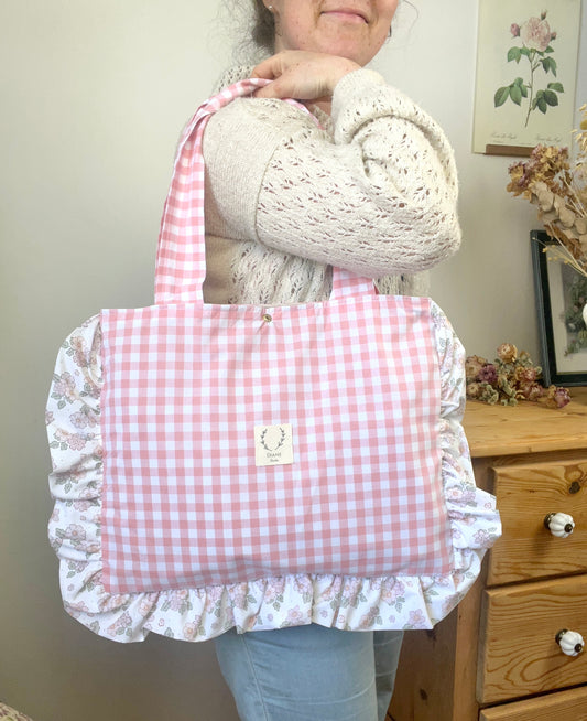 The small Margaret Annie tote bag in pink gingham