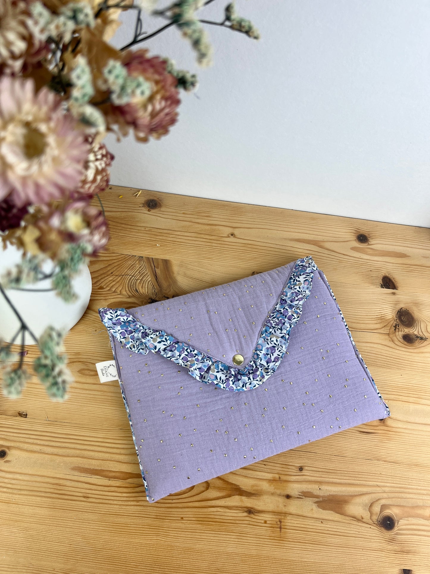 Charlotte, the 100% customizable envelope pouch