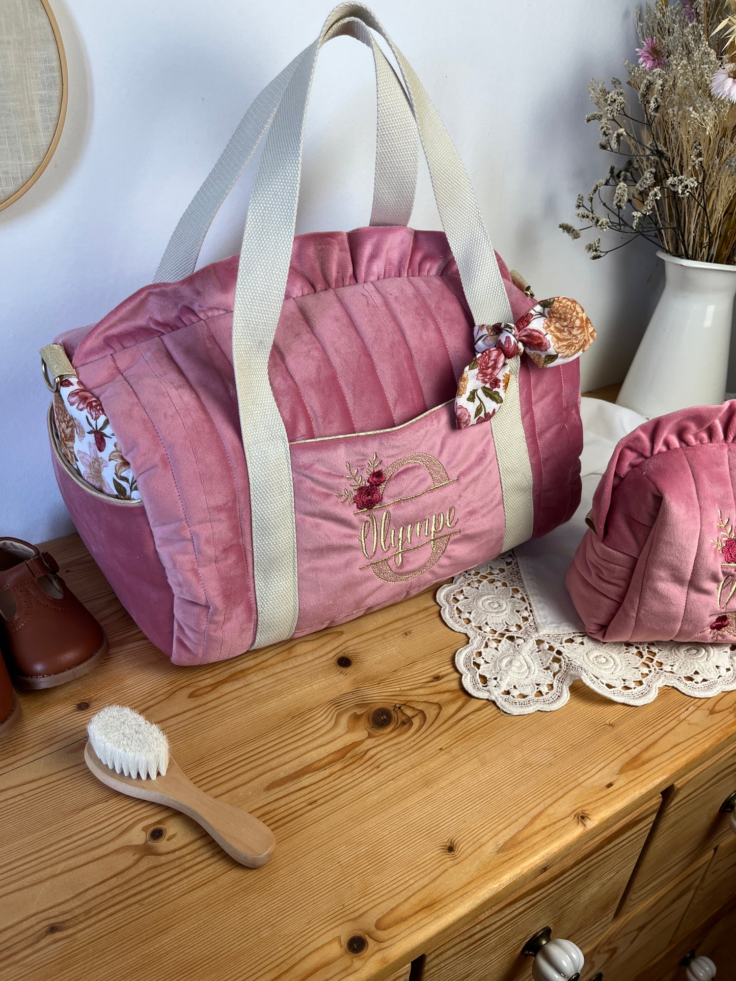 Set: duffel bag and lace initial toiletry bag