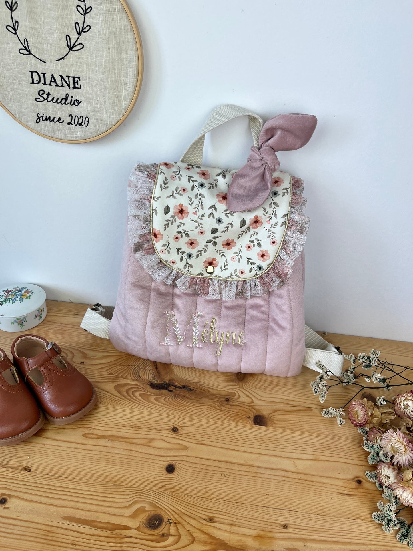 Le sac à dos Églantine velours rose poudré Amandine et tulle