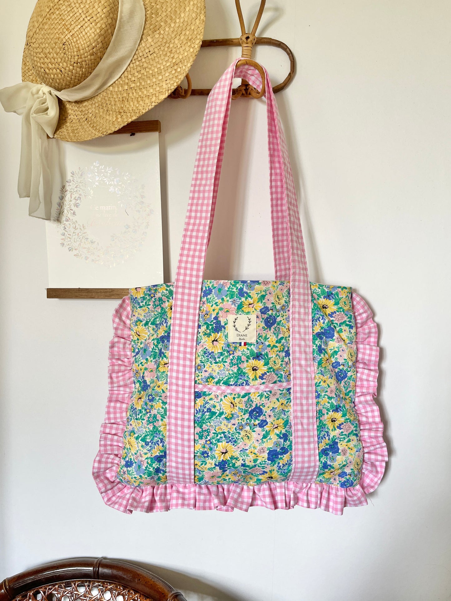 The large Agnès tote bag is 100% customizable.