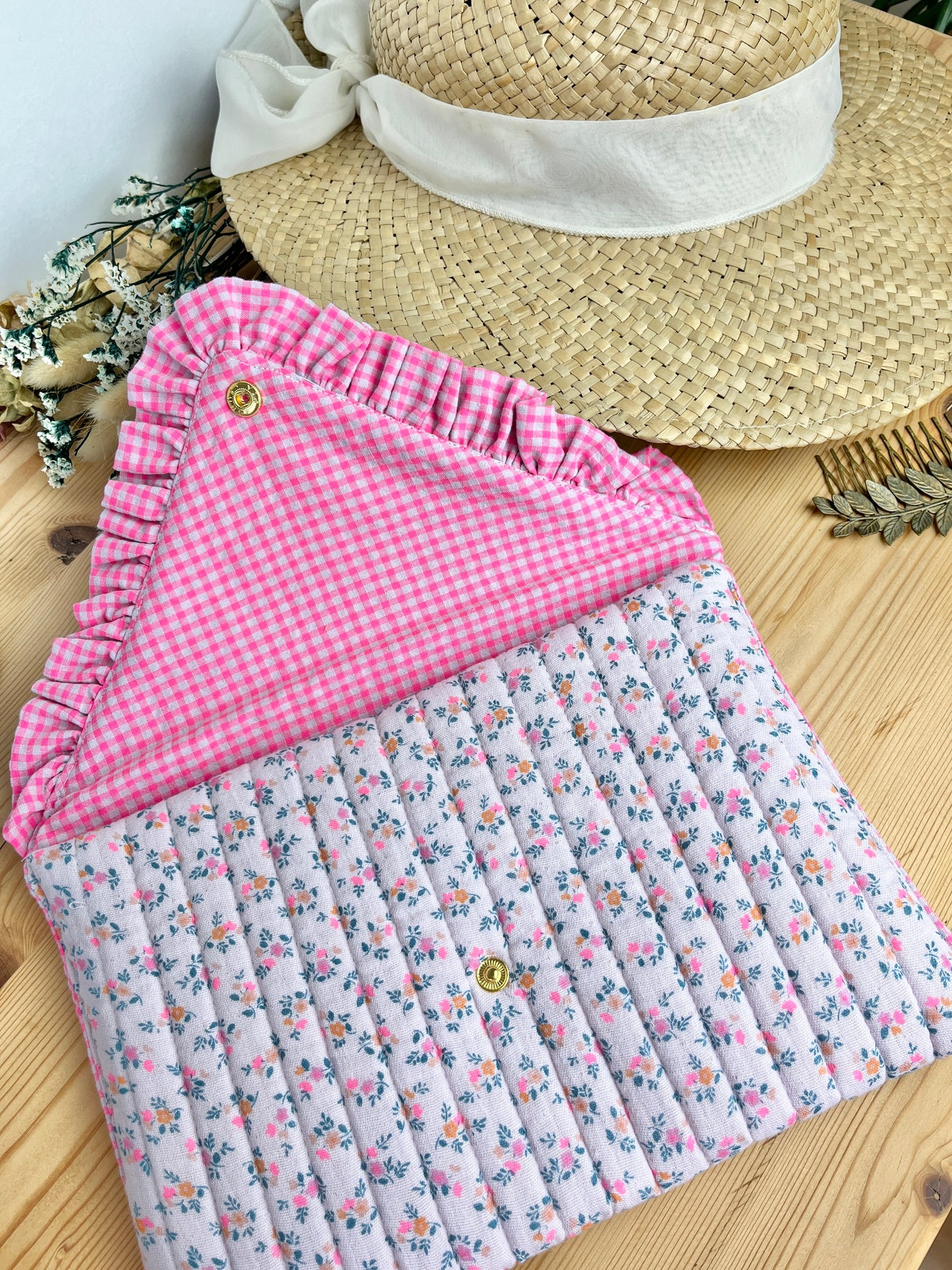 Charlotte, the 100% customizable envelope pouch