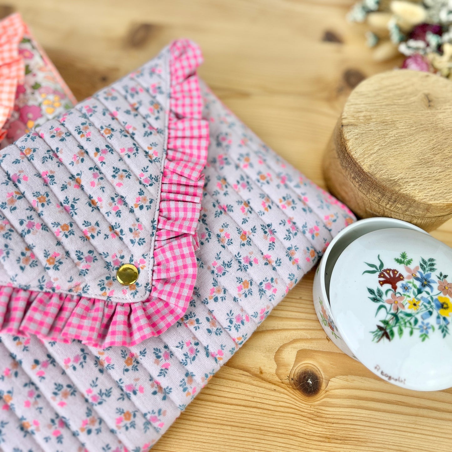 Charlotte, the 100% customizable envelope pouch