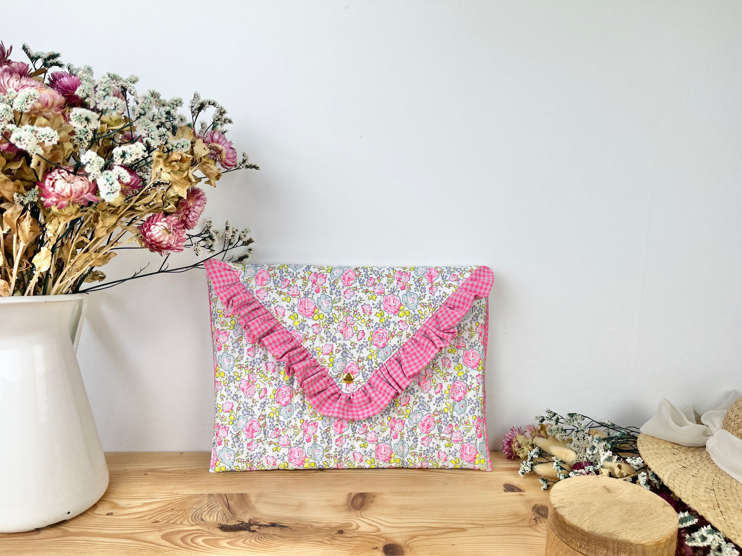 Charlotte, the 100% customizable envelope pouch