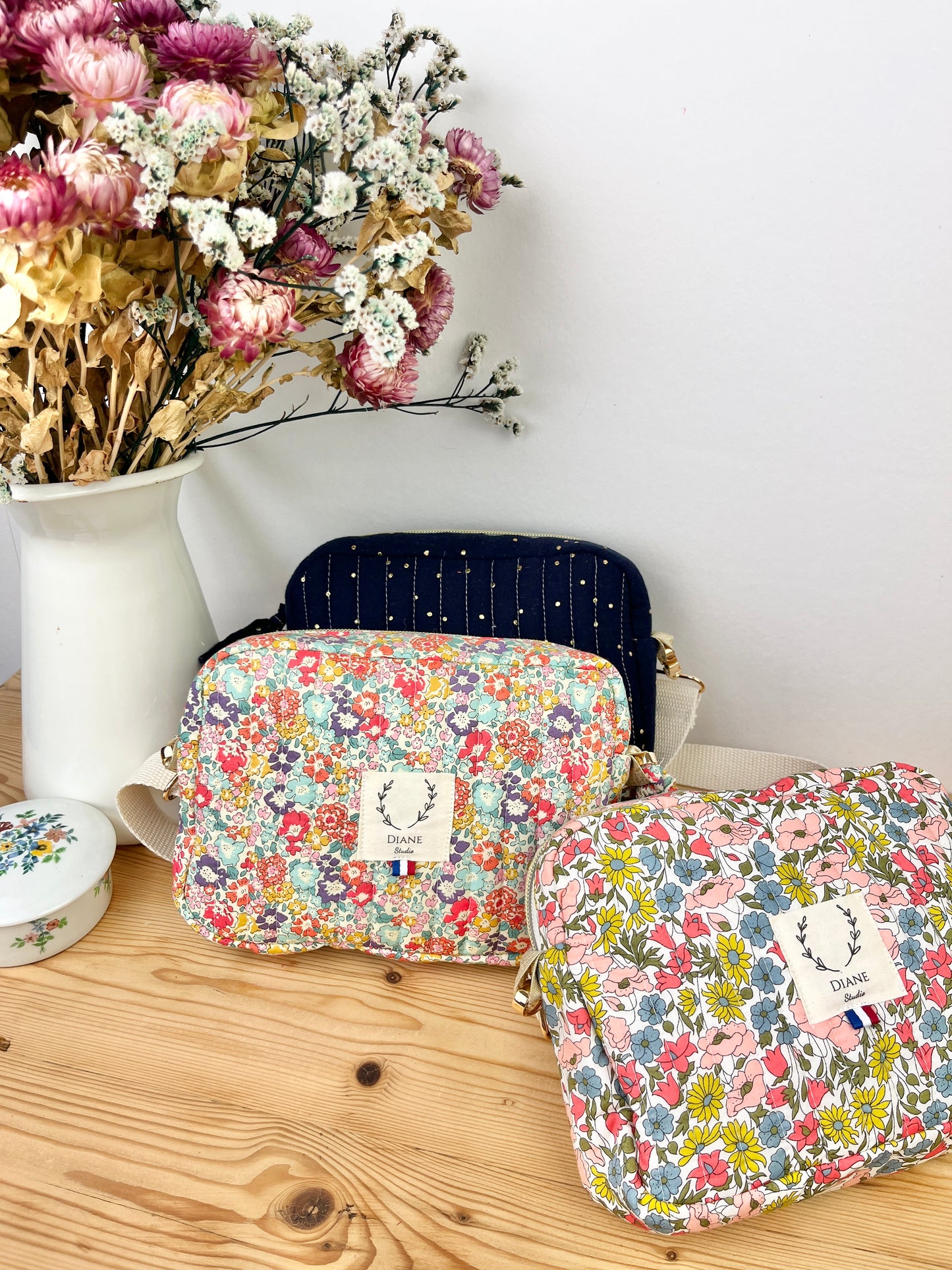 The Elisabeth shoulder bag is 100% customizable.