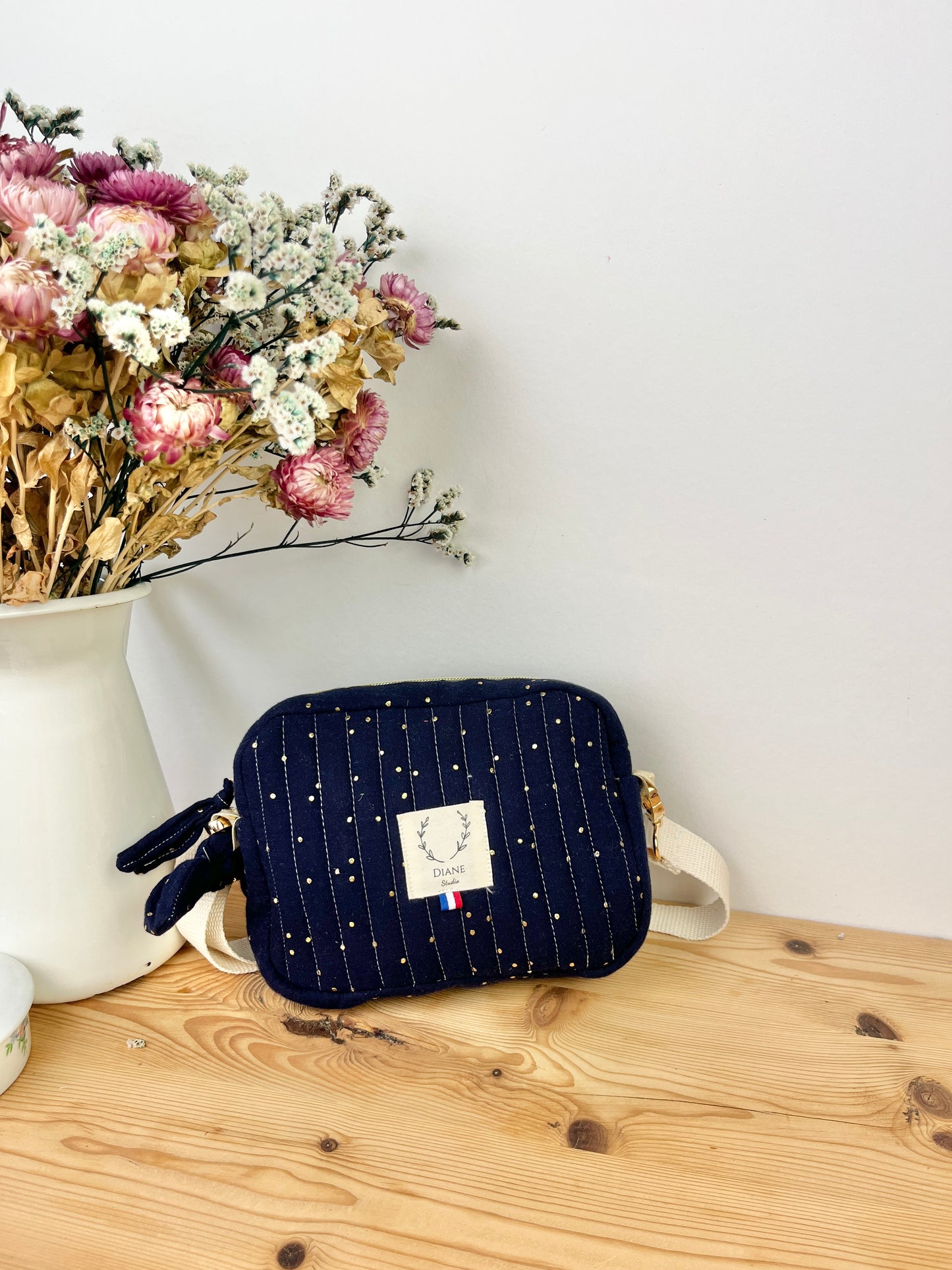 The Elisabeth shoulder bag is 100% customizable.