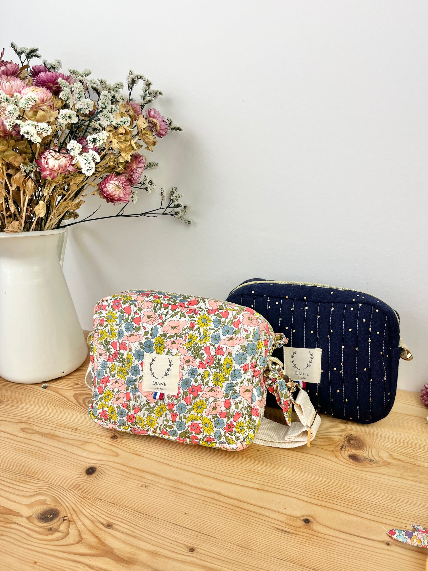 The Elisabeth shoulder bag is 100% customizable.