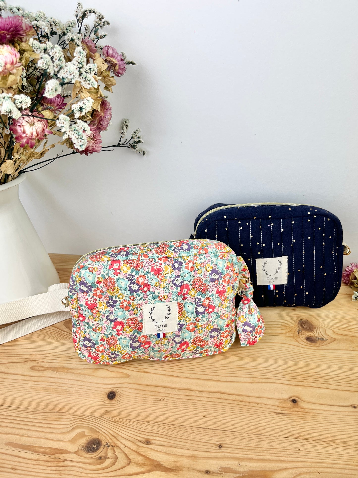 The Elisabeth shoulder bag is 100% customizable.