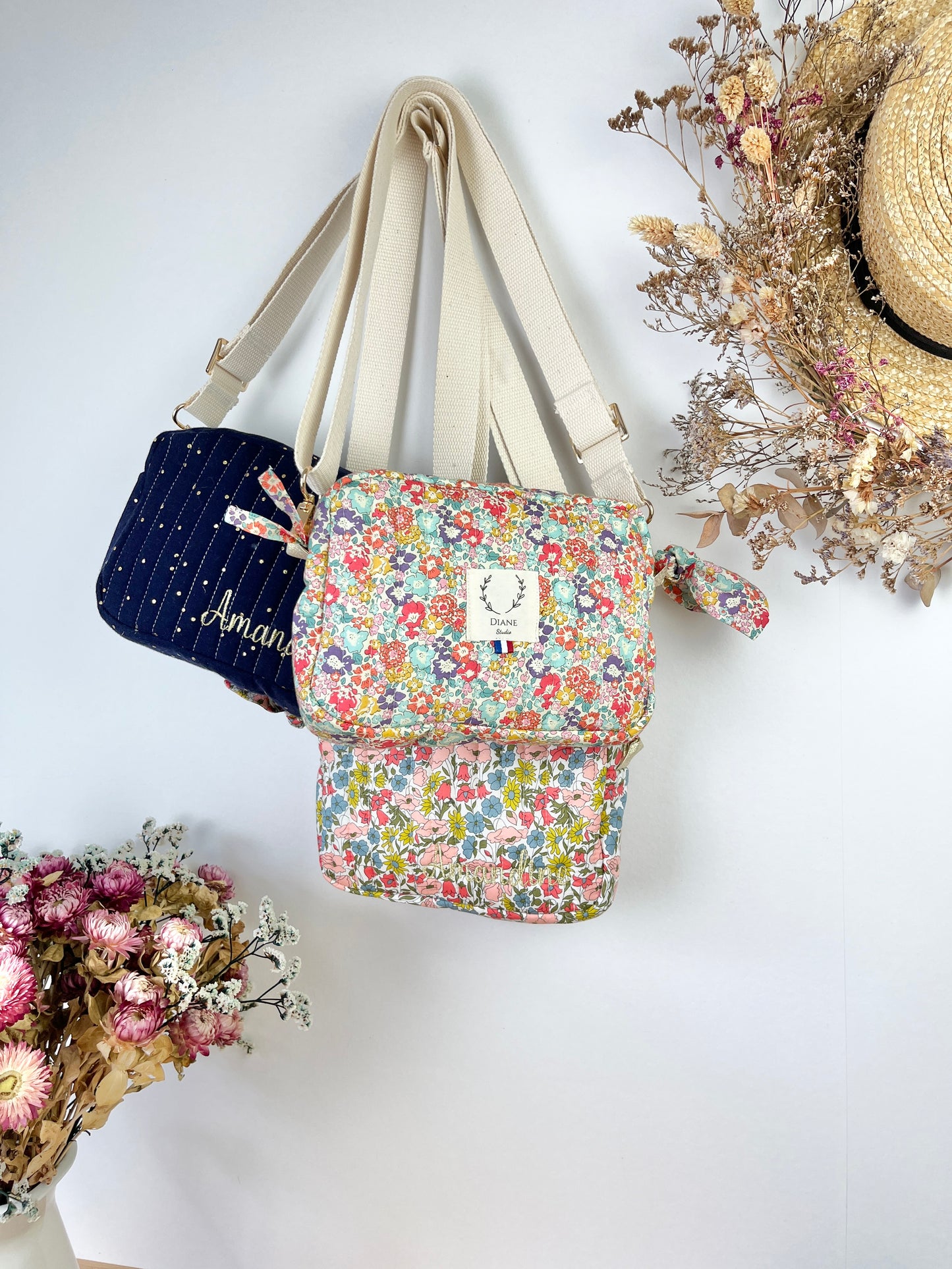 The Elisabeth shoulder bag is 100% customizable.