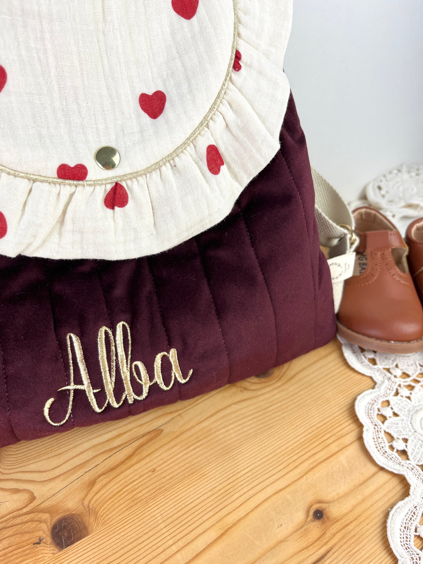 Le sac à dos Églantine gaze coeurs rouges et velours cerise