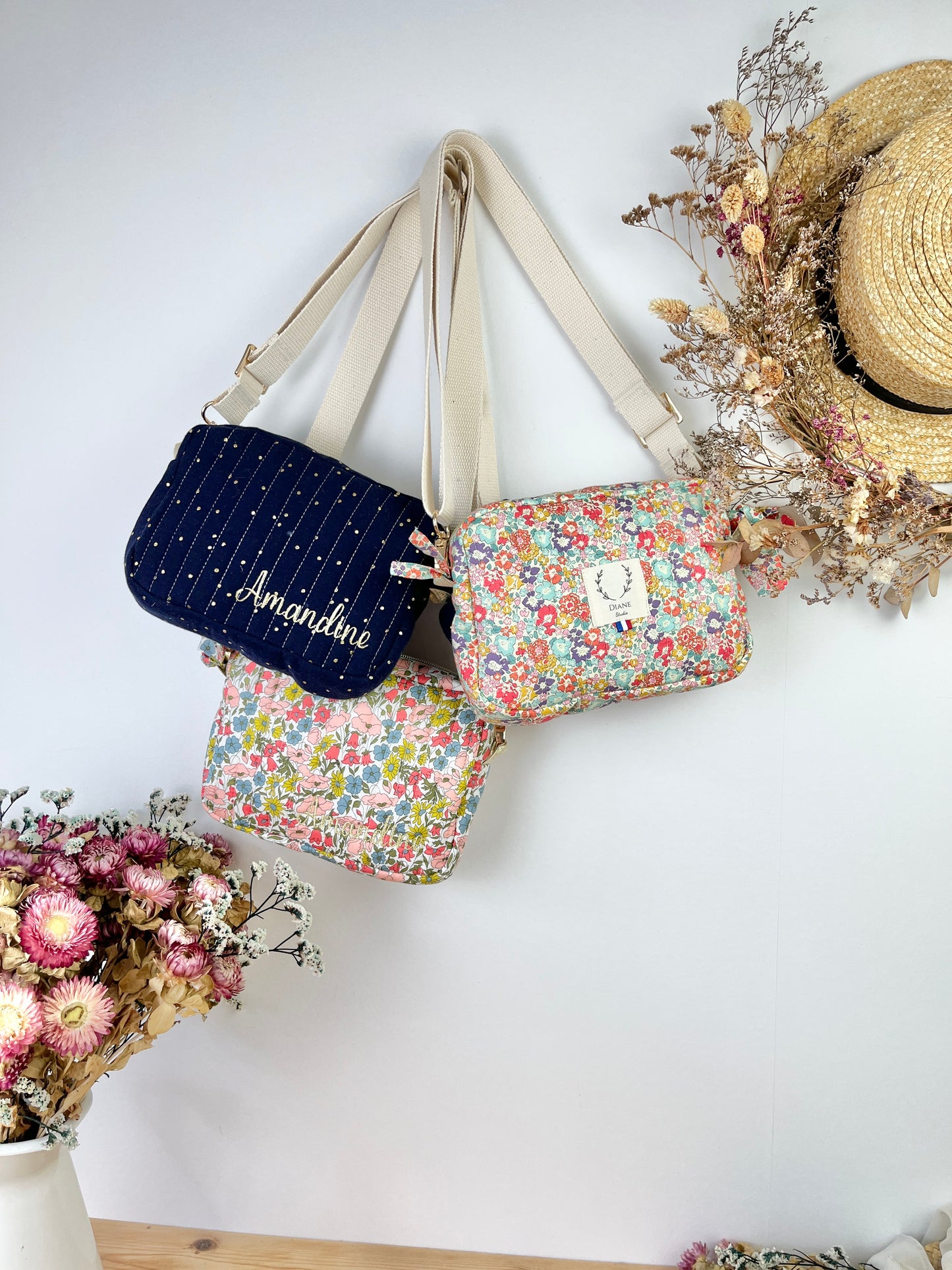 The Elisabeth shoulder bag is 100% customizable.