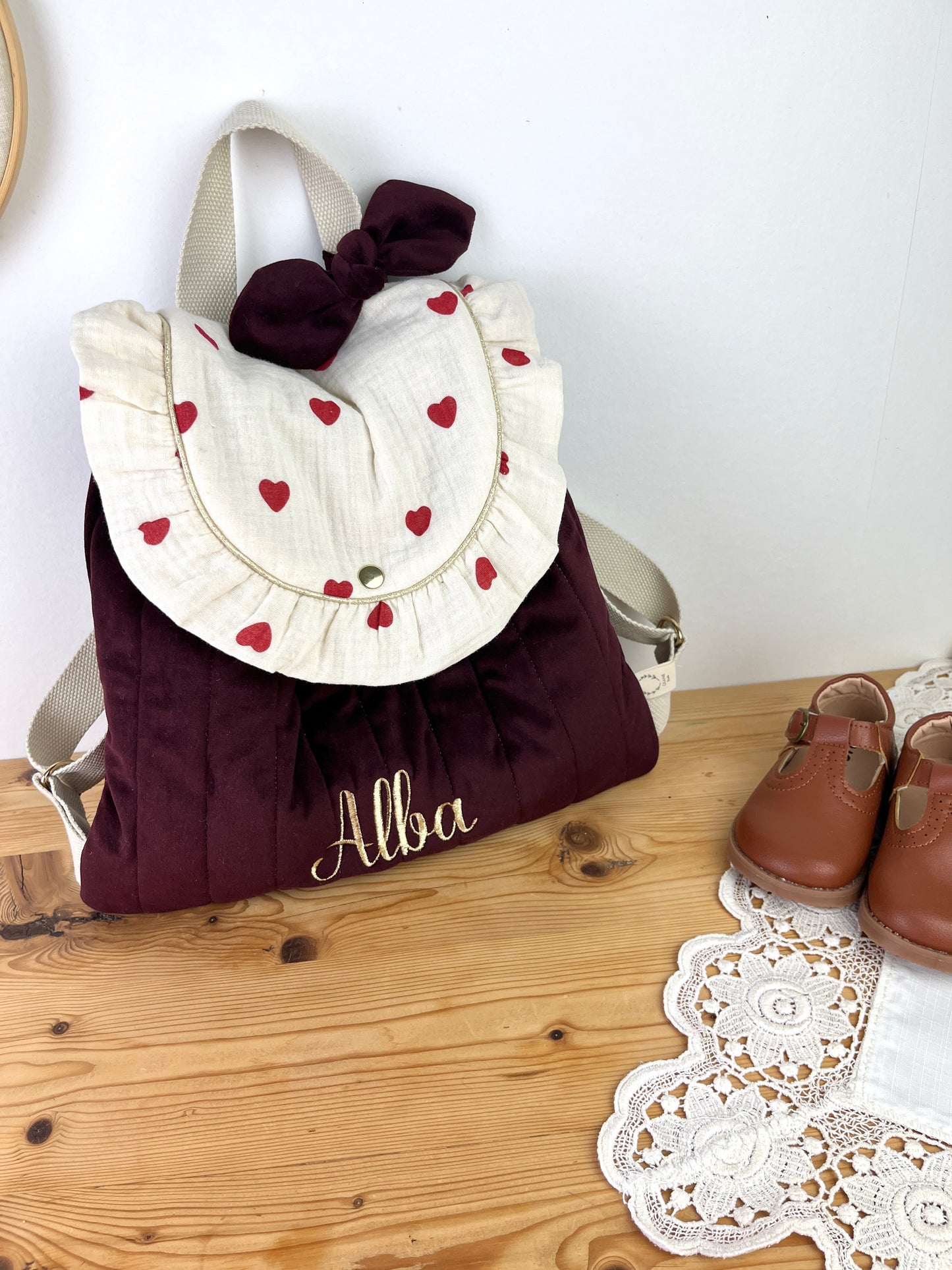 Le sac à dos Églantine gaze coeurs rouges et velours cerise