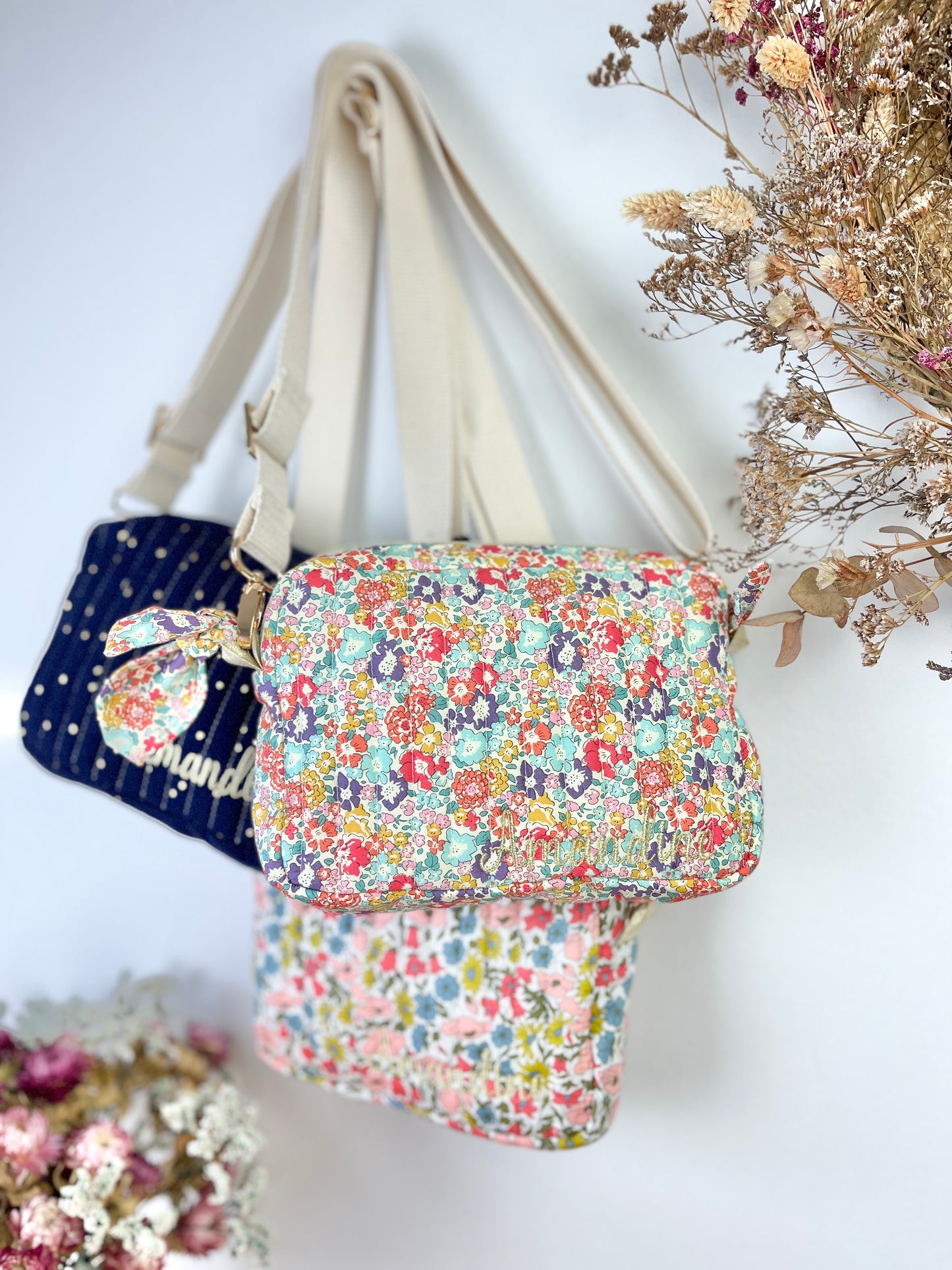 The Elisabeth shoulder bag is 100% customizable.