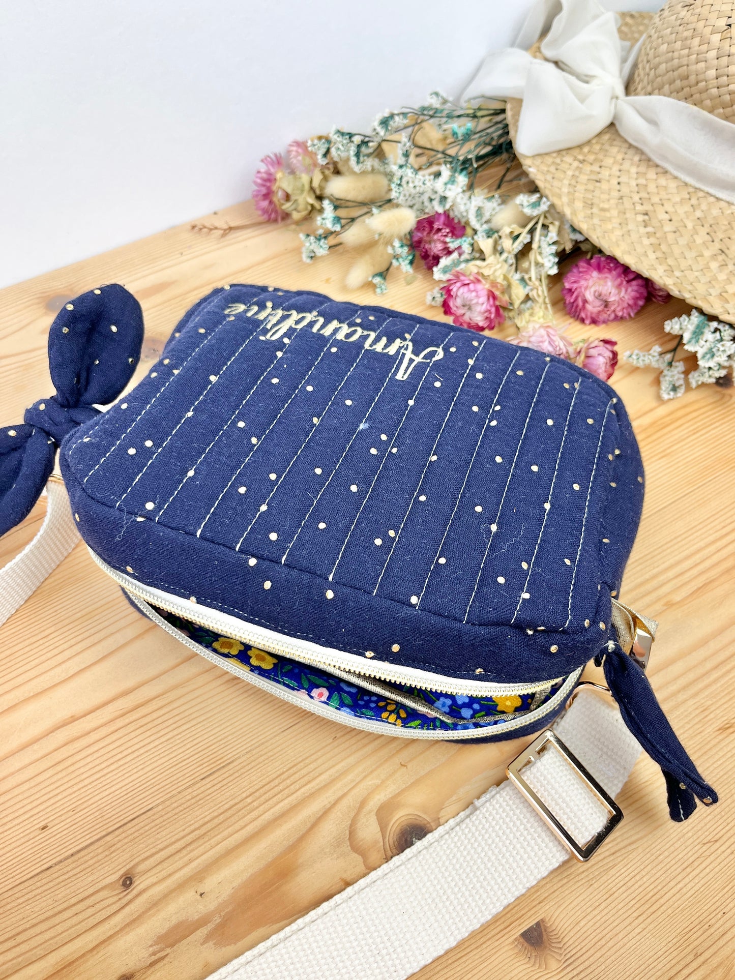 The Elisabeth shoulder bag is 100% customizable.