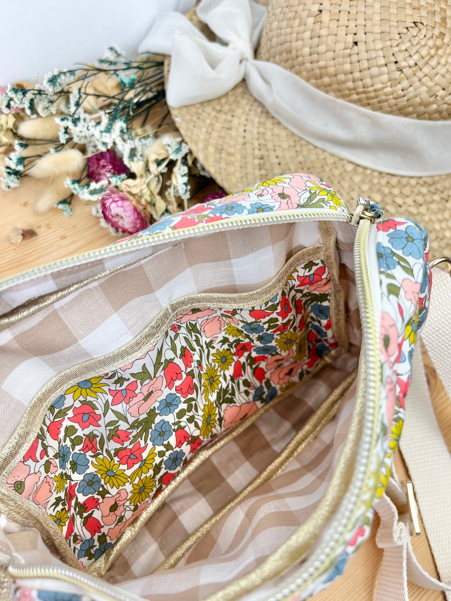 The Elisabeth shoulder bag is 100% customizable.