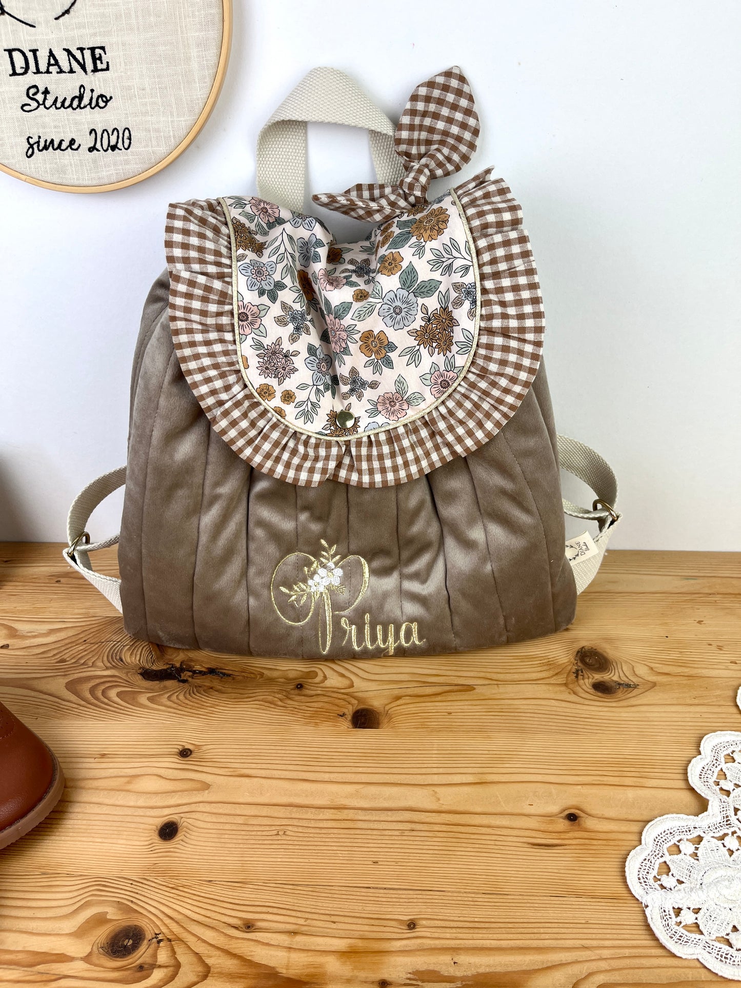Le sac à dos Églantine velours, vichy et marion