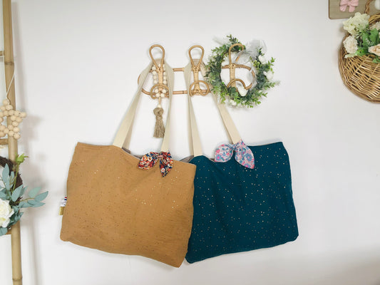 The small tote bag with a knot, 100% customizable