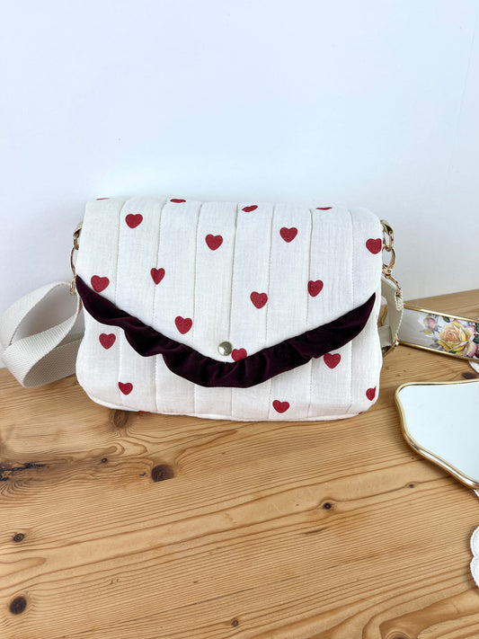 Le sac Elise gaze coeurs rouges et velours cerise
