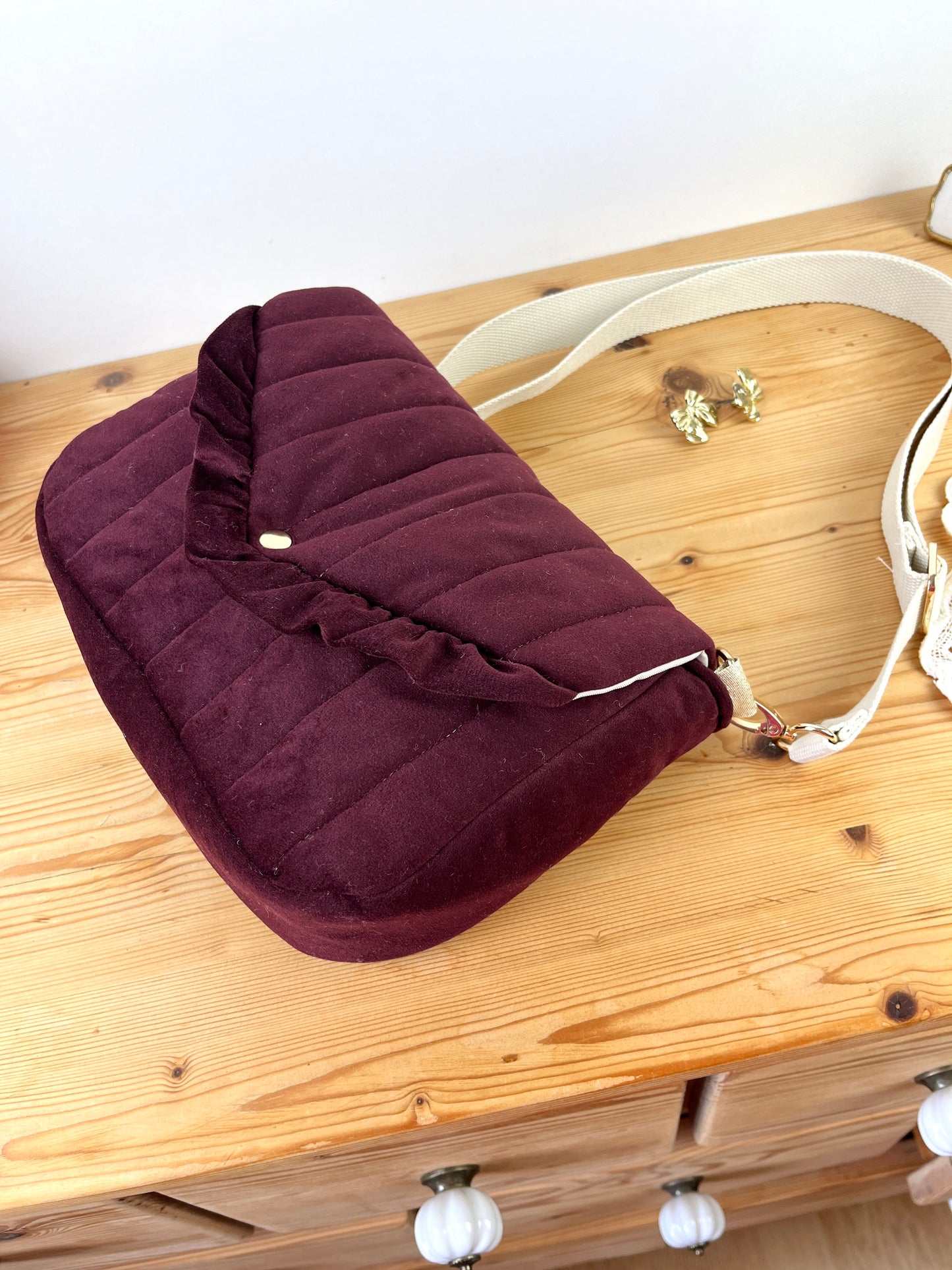 Le sac Elise velours cerise