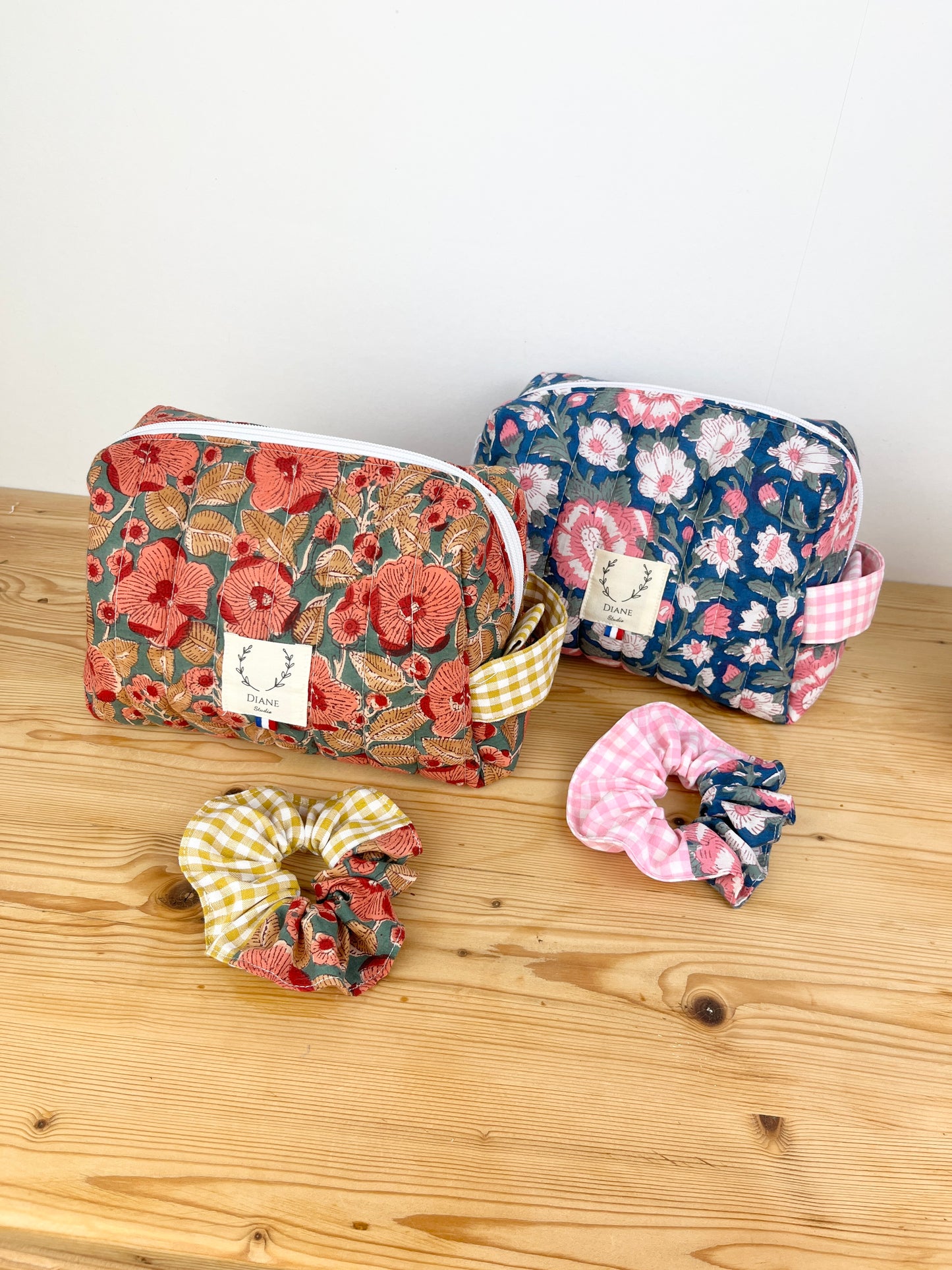 Set: toiletry bag and scrunchie of your choice 