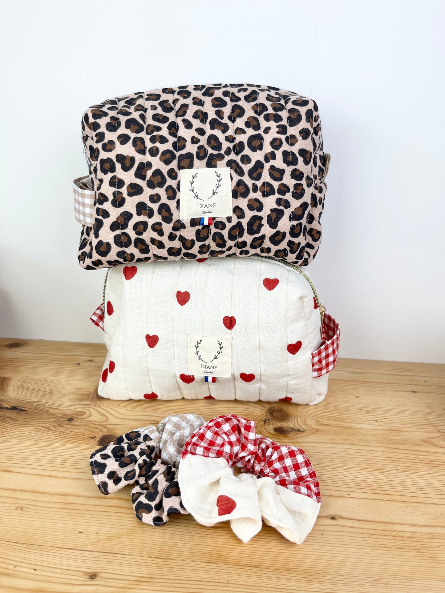 Set: toiletry bag and scrunchie of your choice 