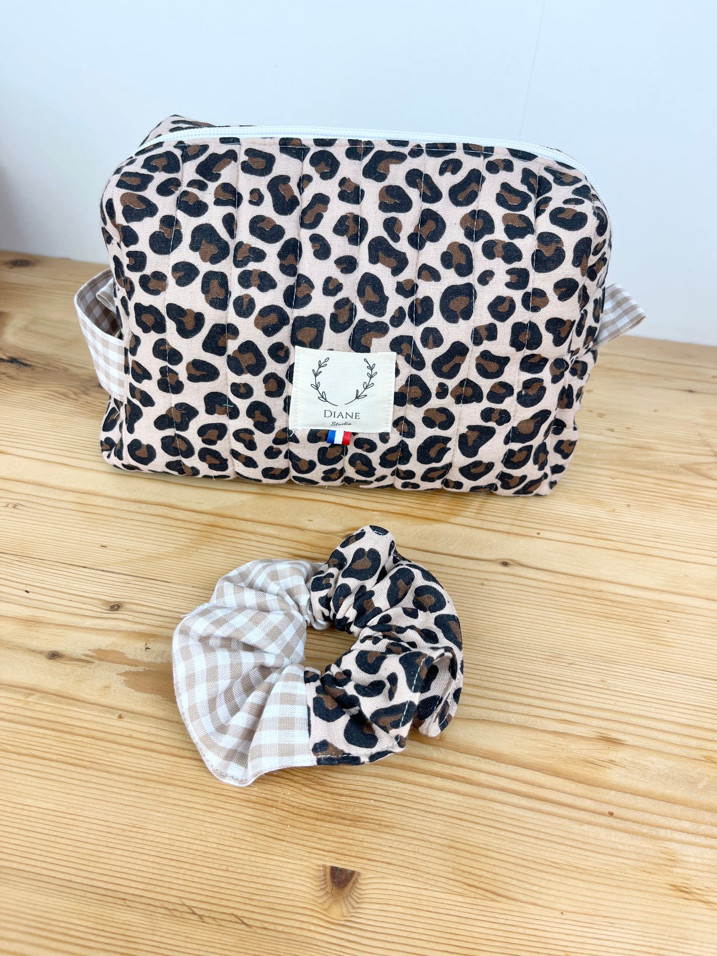 Set: toiletry bag and scrunchie of your choice 