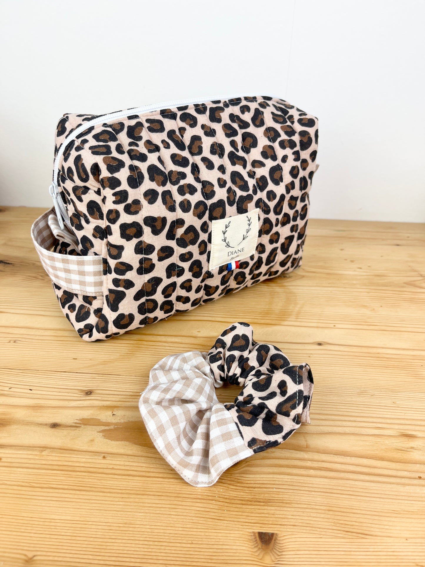 Set: toiletry bag and scrunchie of your choice 