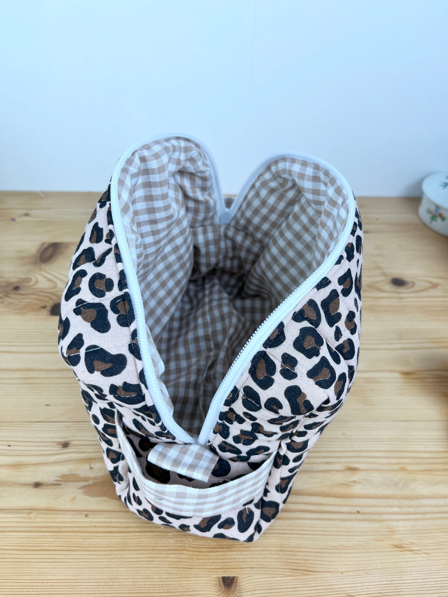 Set: toiletry bag and scrunchie of your choice 