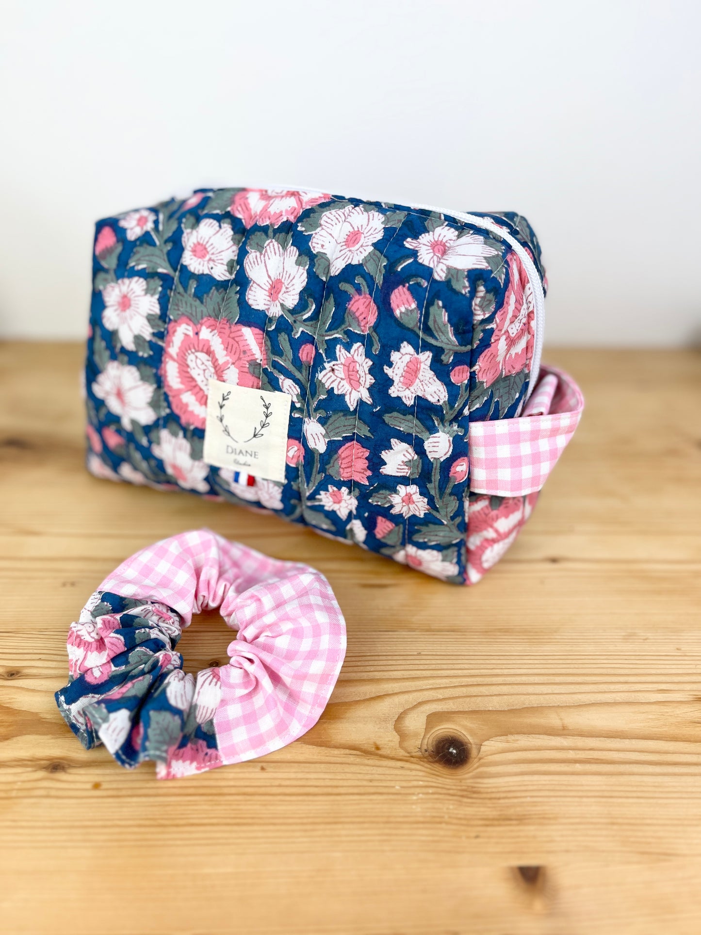 Set: toiletry bag and scrunchie of your choice 