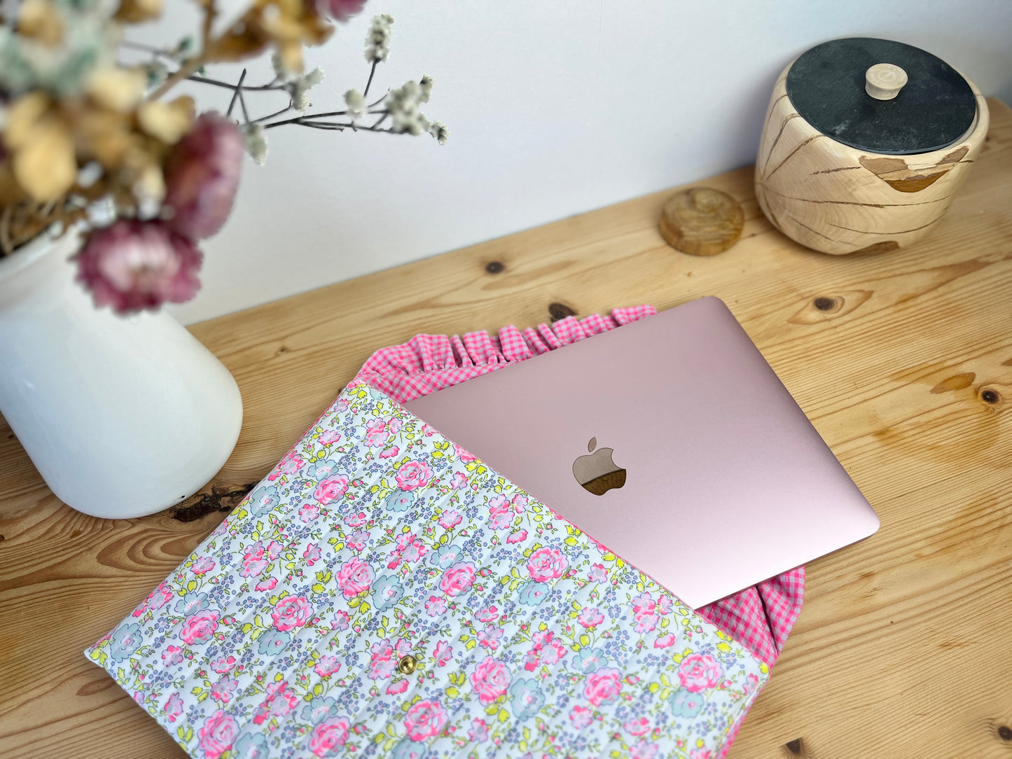 Charlotte, the 100% customizable envelope pouch