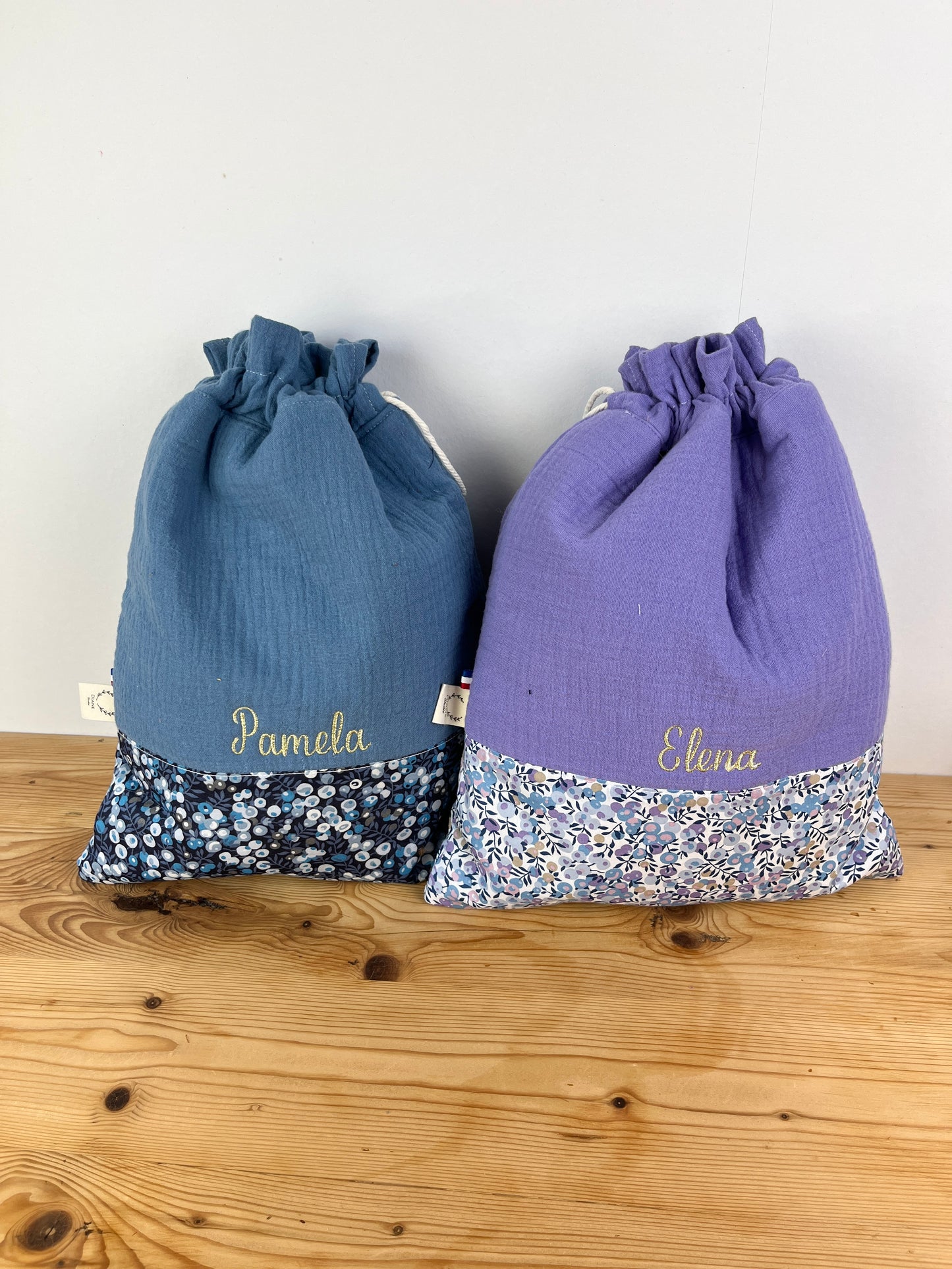Set: toiletry bag and embroidered pouch 