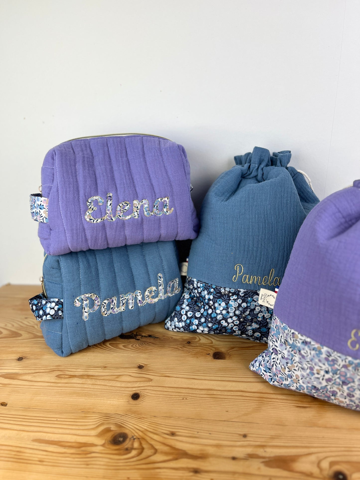 Set: toiletry bag and embroidered pouch 