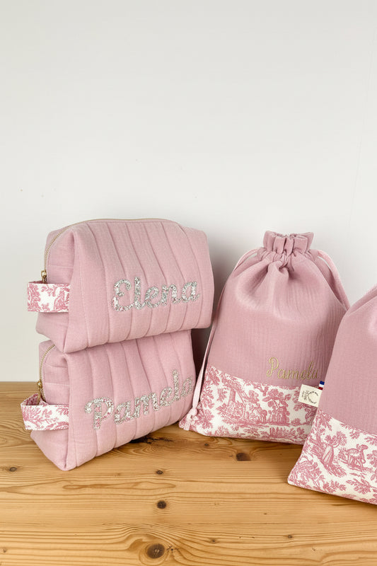 Ensemble : trousse de toilette et pochon brodé