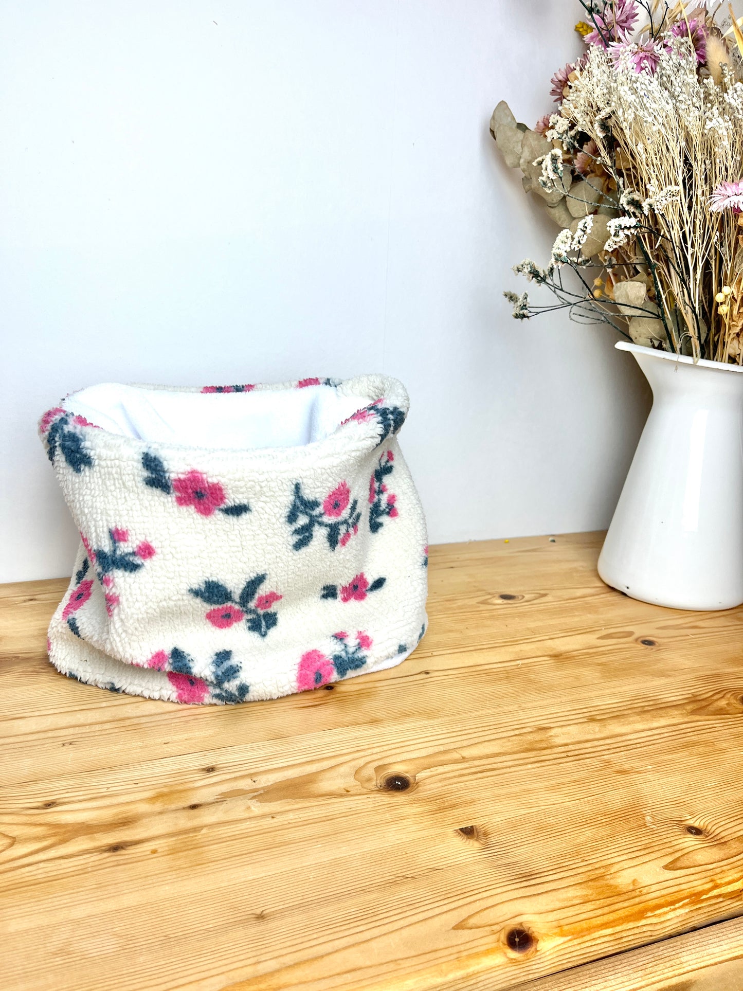 The floral sherpa neck warmer for children