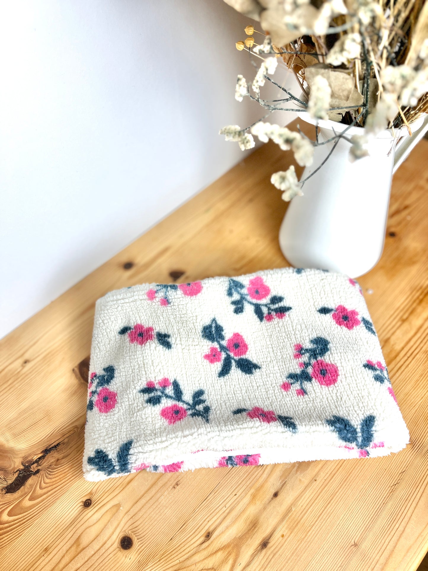 The floral sherpa neck warmer for children