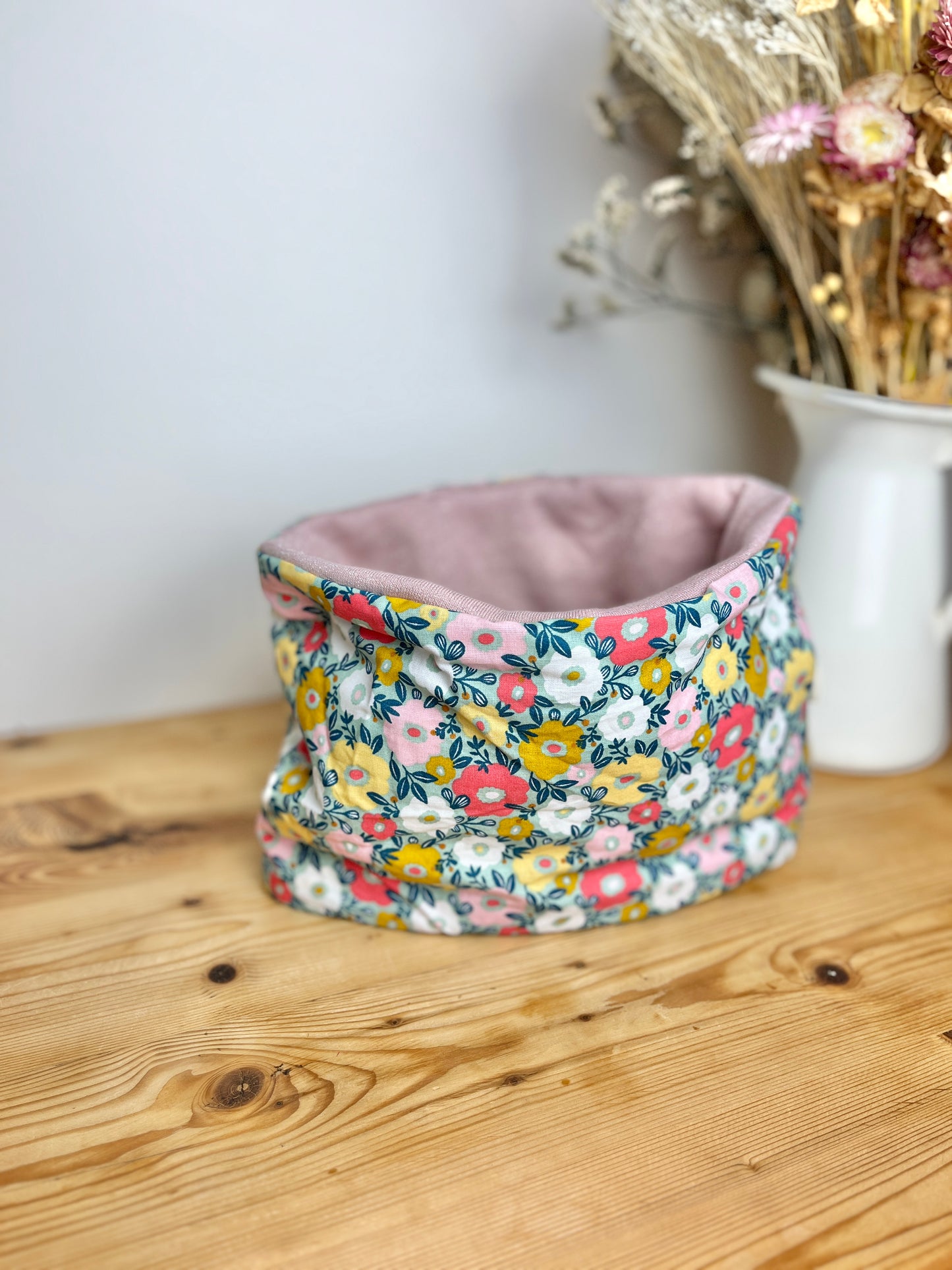 The pink glittery multicoloured children's neck warmer