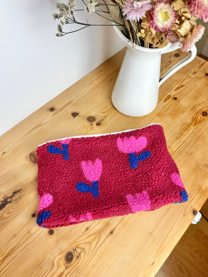 The children's sherpa neck warmer with tulip print