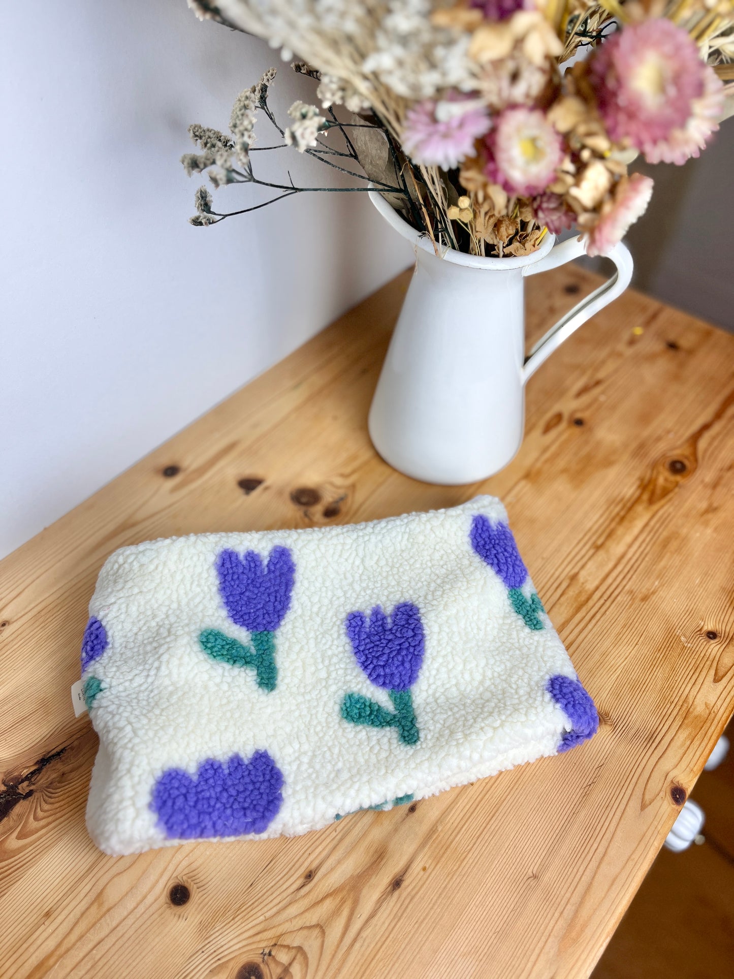 The children's sherpa neck warmer with tulip print