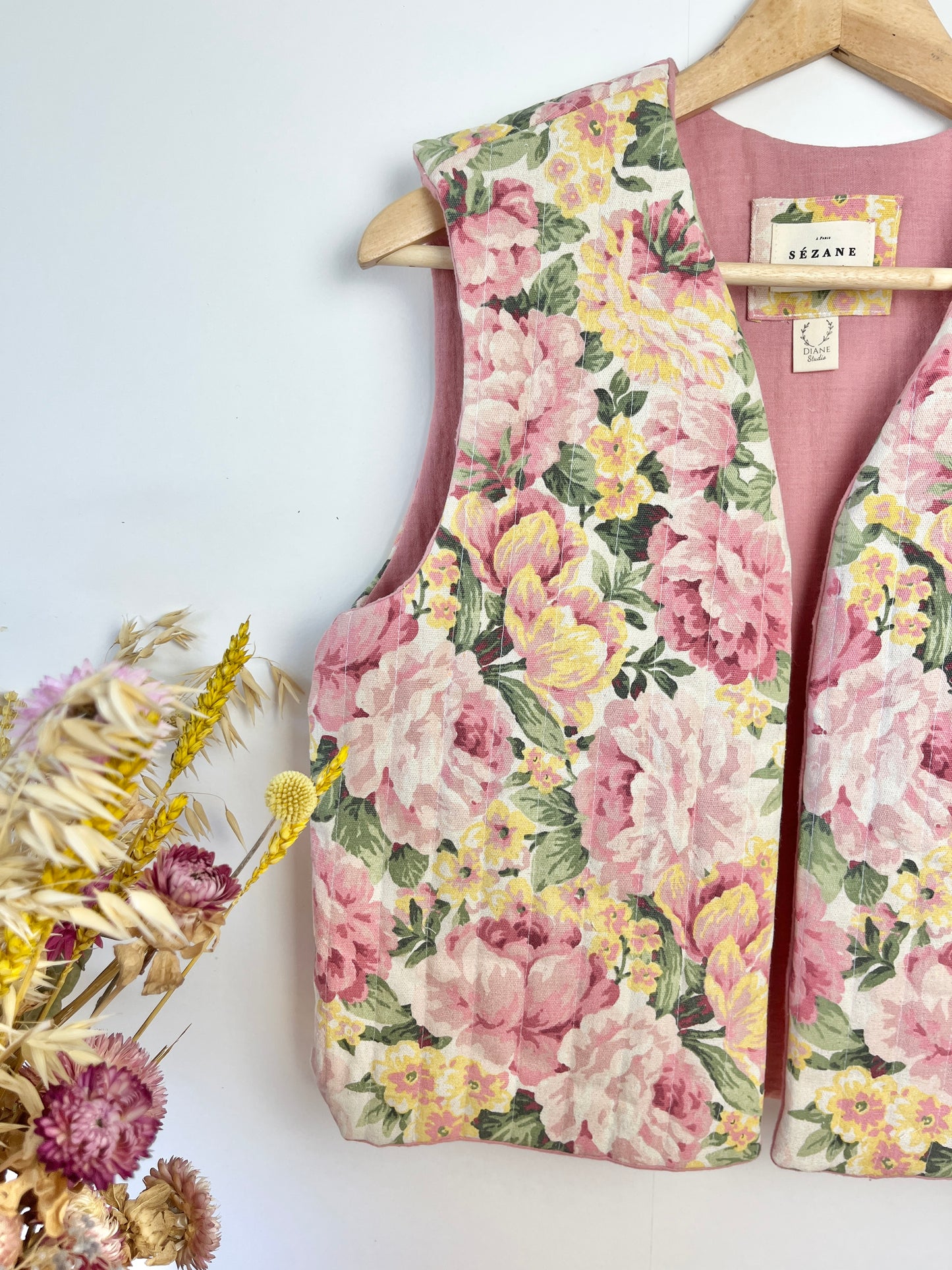 The Albane adult vest is 100% customizable