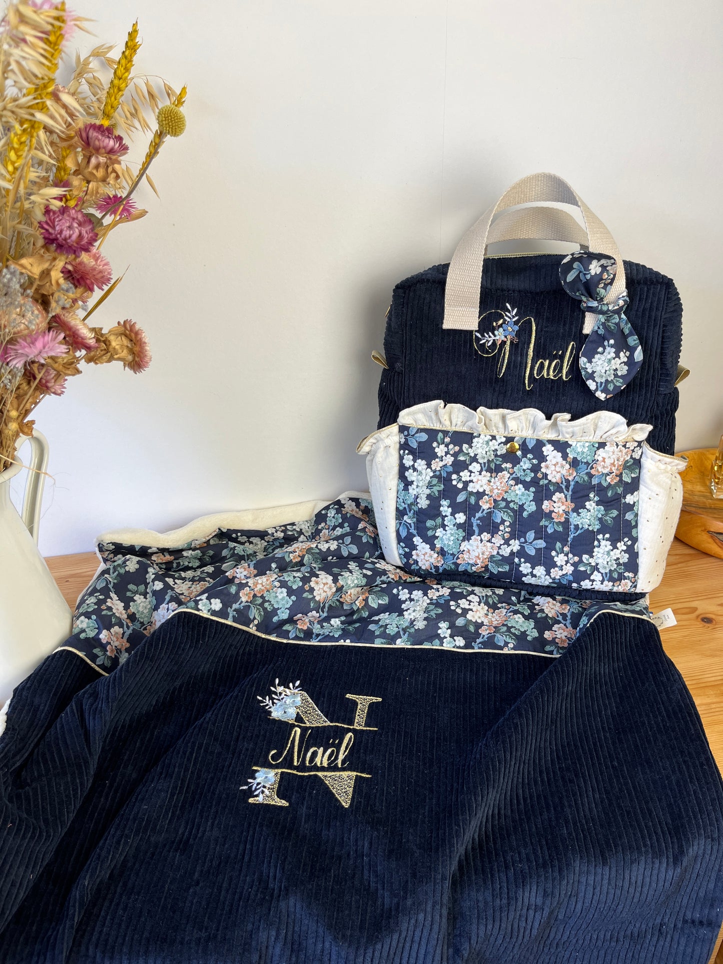 Set: Ombeline blanket and bag with floral initial 